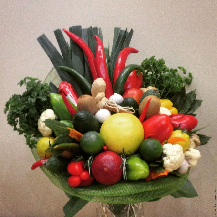 Композиция из овощей и фруктов