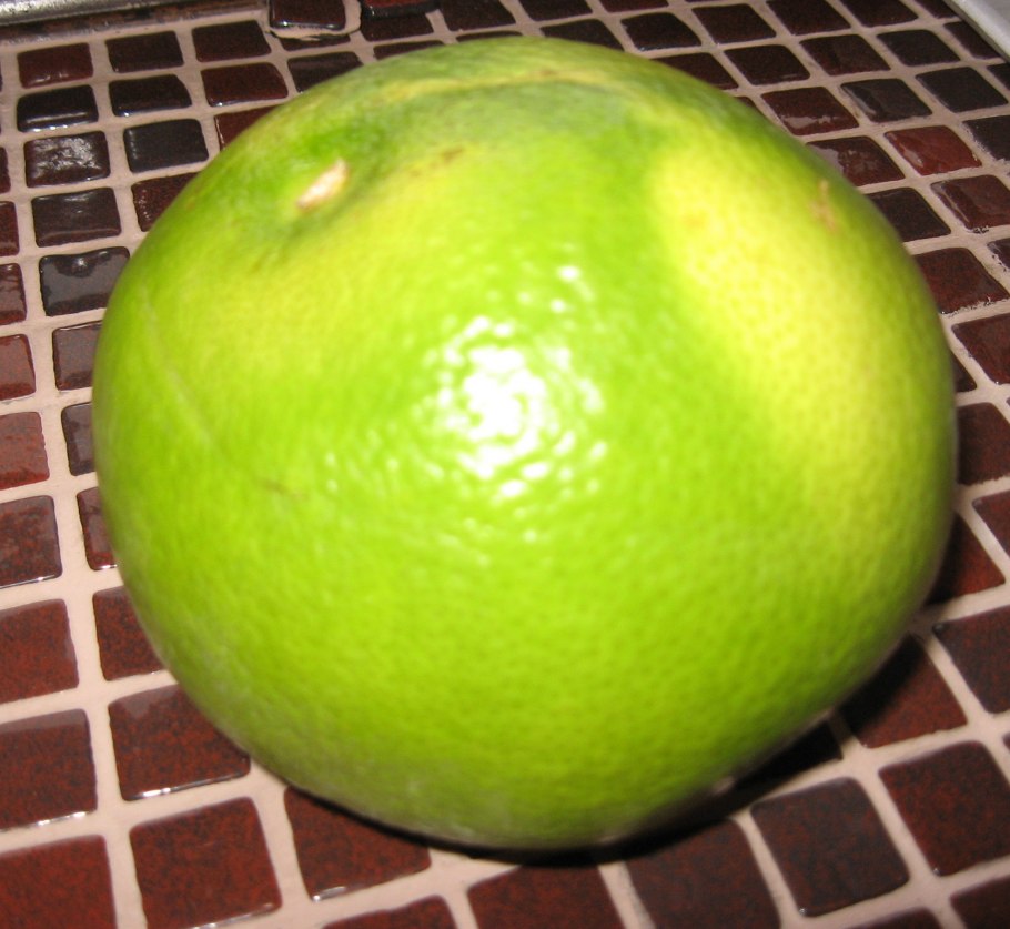 Зеленый цитрусовый фрукт Свити