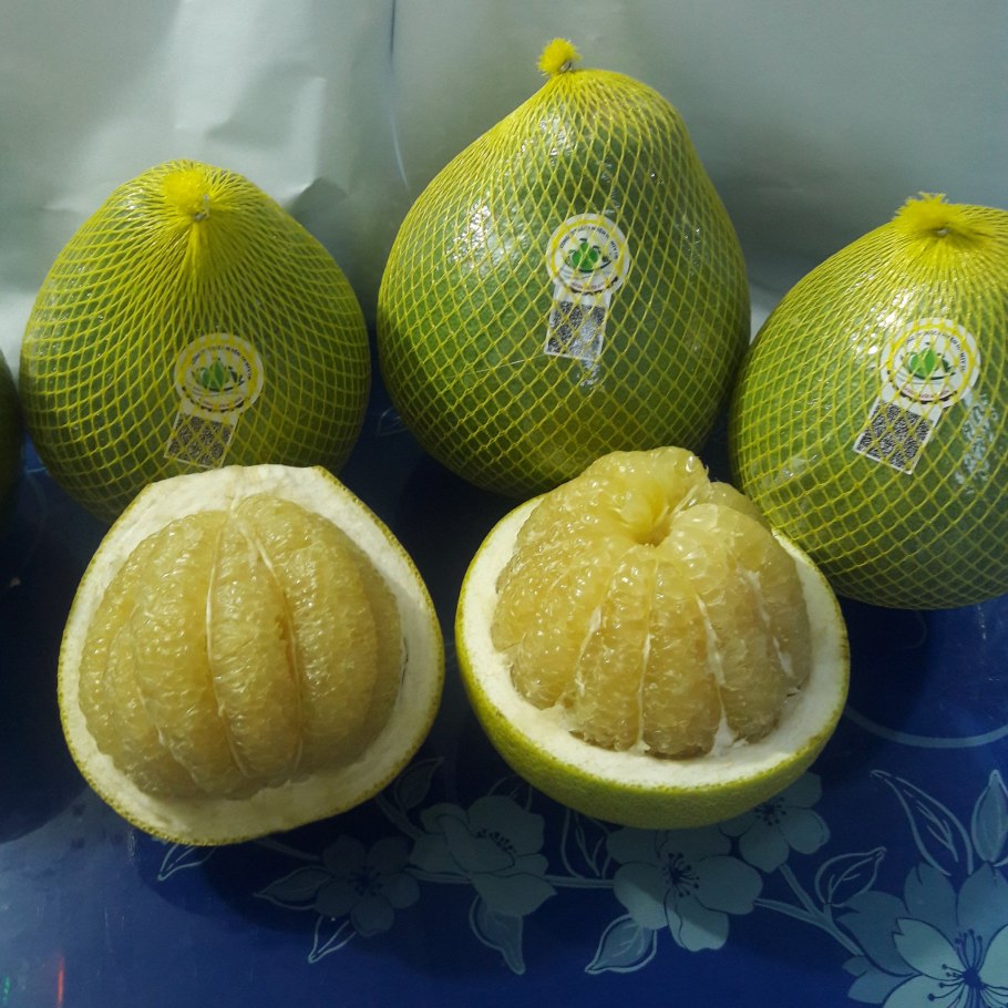 Помело фрукт зеленый