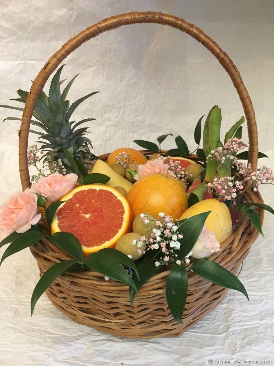 Маленькая корзина из фруктов