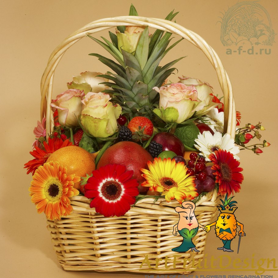 Корзинка с фруктами и цветами