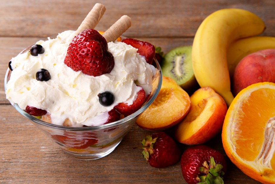 Мороженое с фруктами