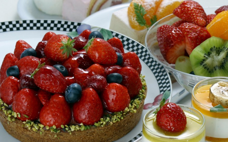 Пирожные с фруктами