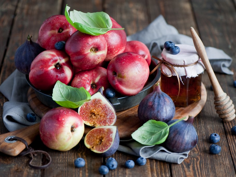 Орехи сухофрукты специи