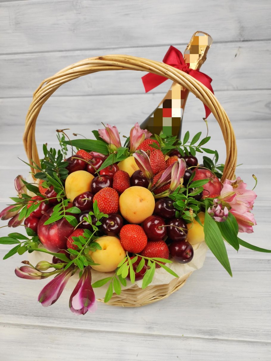 Август дары природы в корзине