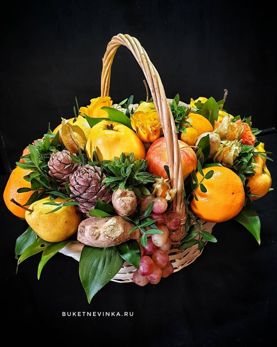 Букеты из фруктов в корзинке