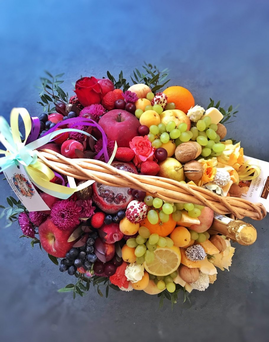 Корзинка с фруктами