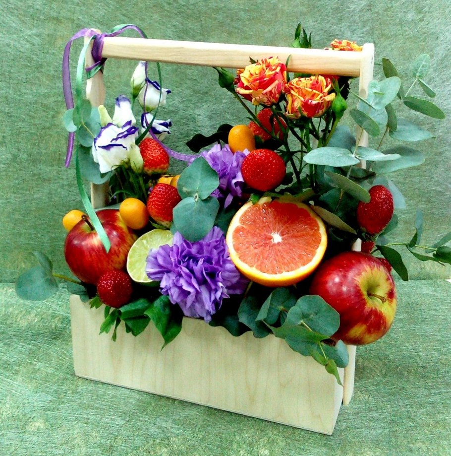 Фруктовый букет в корзинке