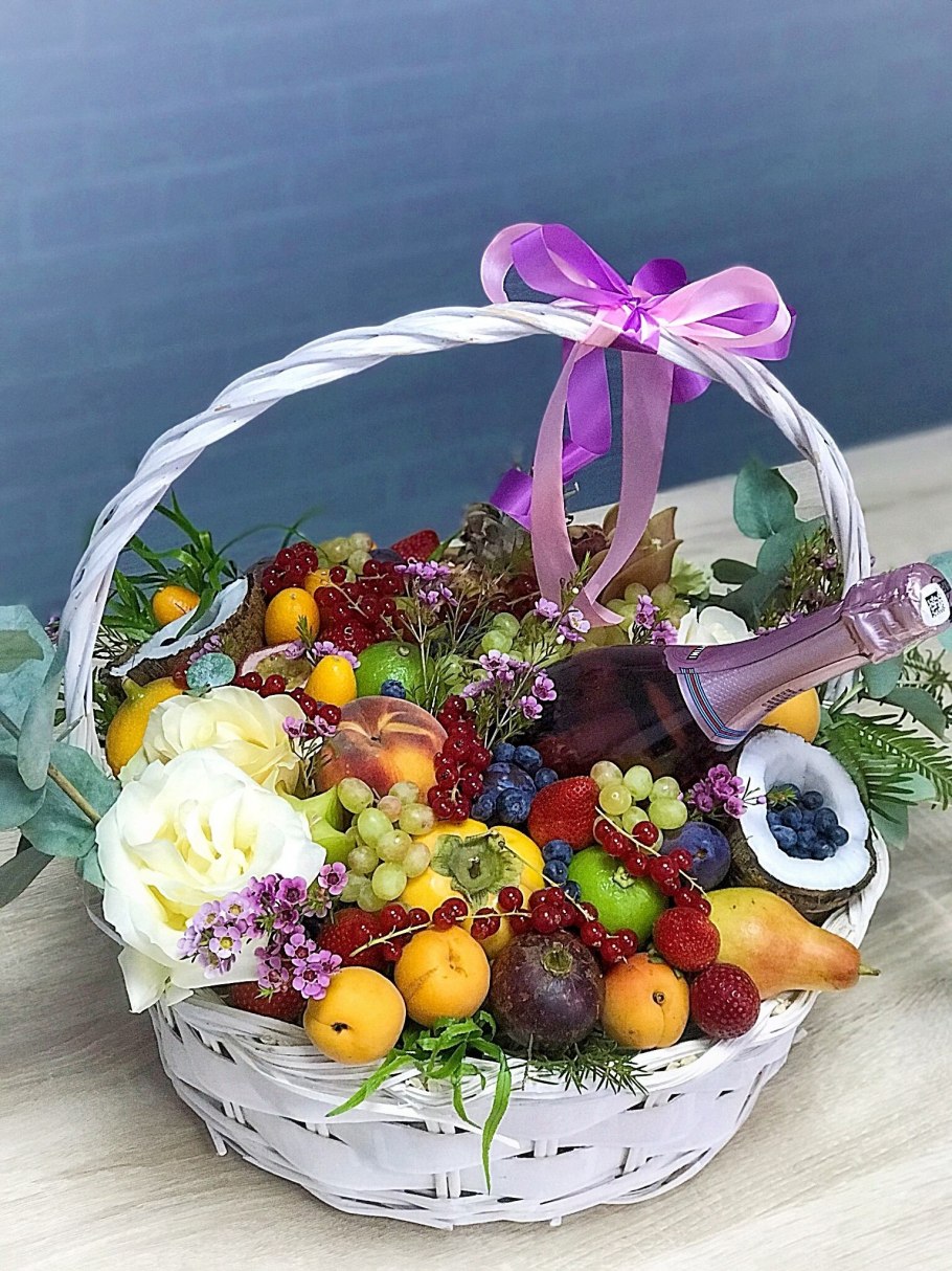 Корзина с фруктами