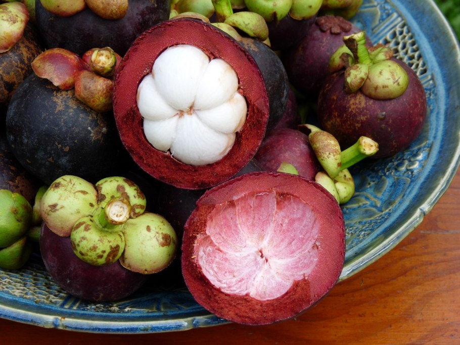 Экзотические фрукты мангостин