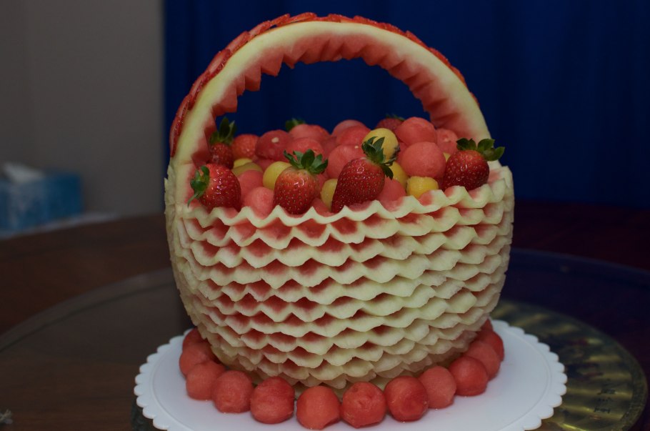 Коляска из овощей и фруктов