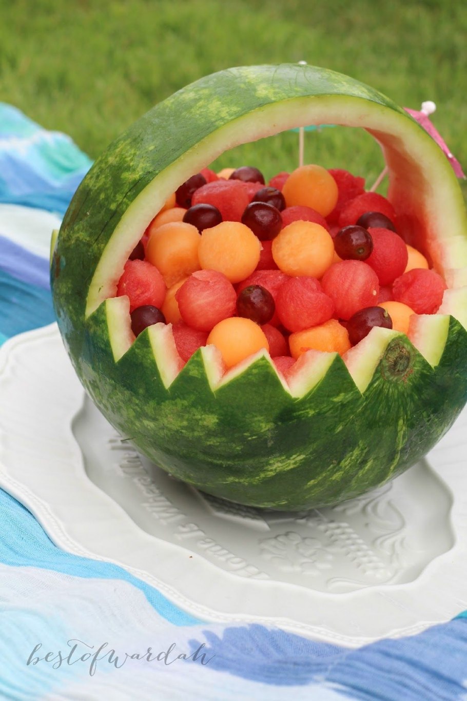 Корзинка из арбуза