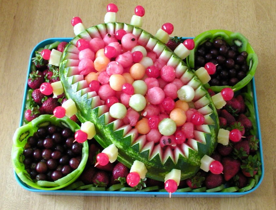Корзинка из арбуза