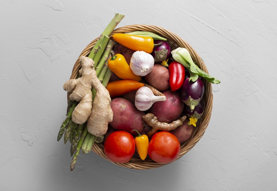 Яркие овощи вид сверху