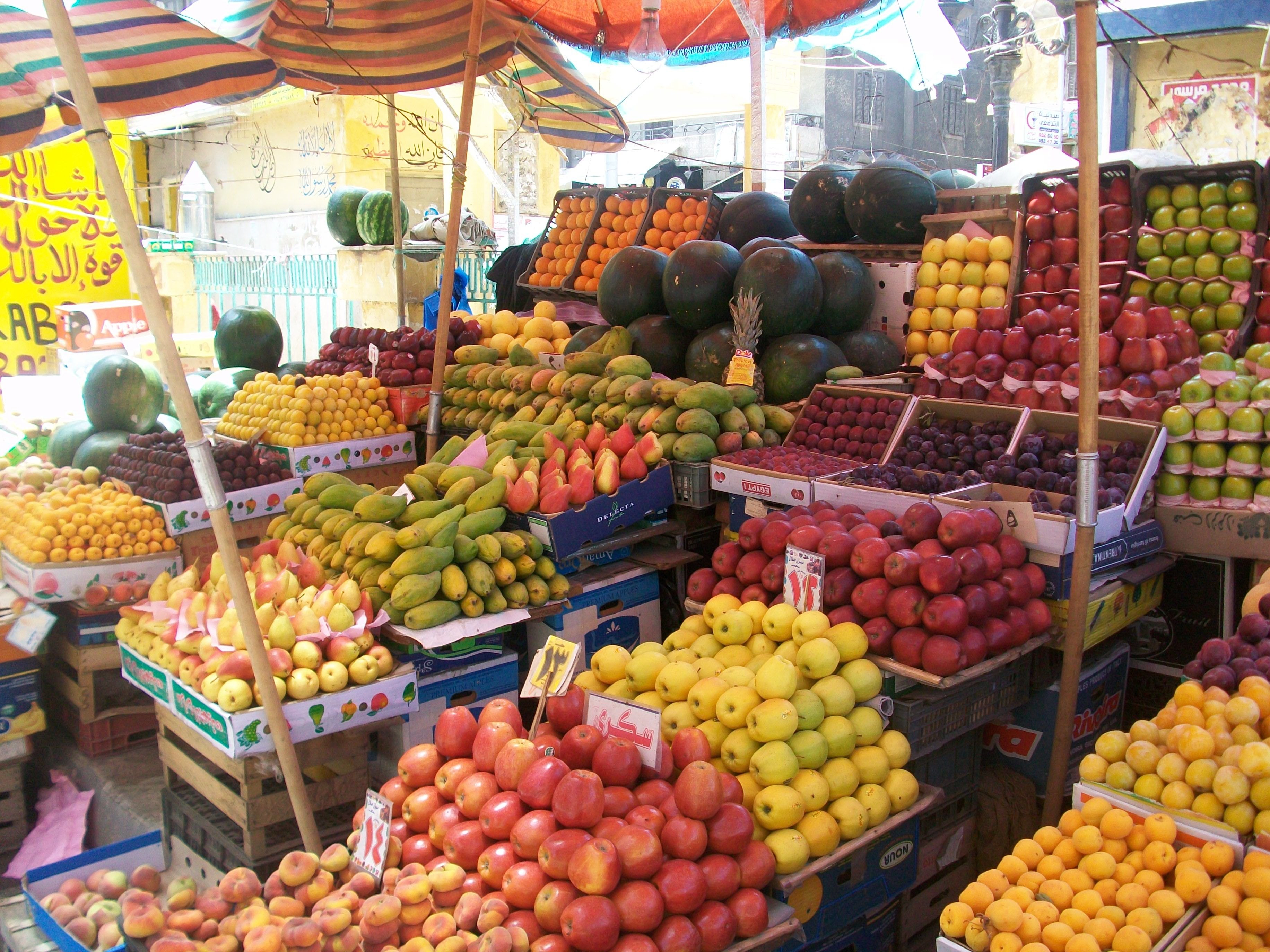 Фрукты есть в египте. Хургада рынок фруктов. Эшта фрукт Египет. Египет рынок. Египет овощи и фрукты.