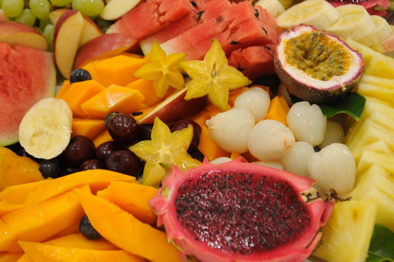 Eternal piece fruits. Маракуйя Бали. Чили, папайя, маракуйя. Питахайя гуава папайя. Карибиан фрукт.
