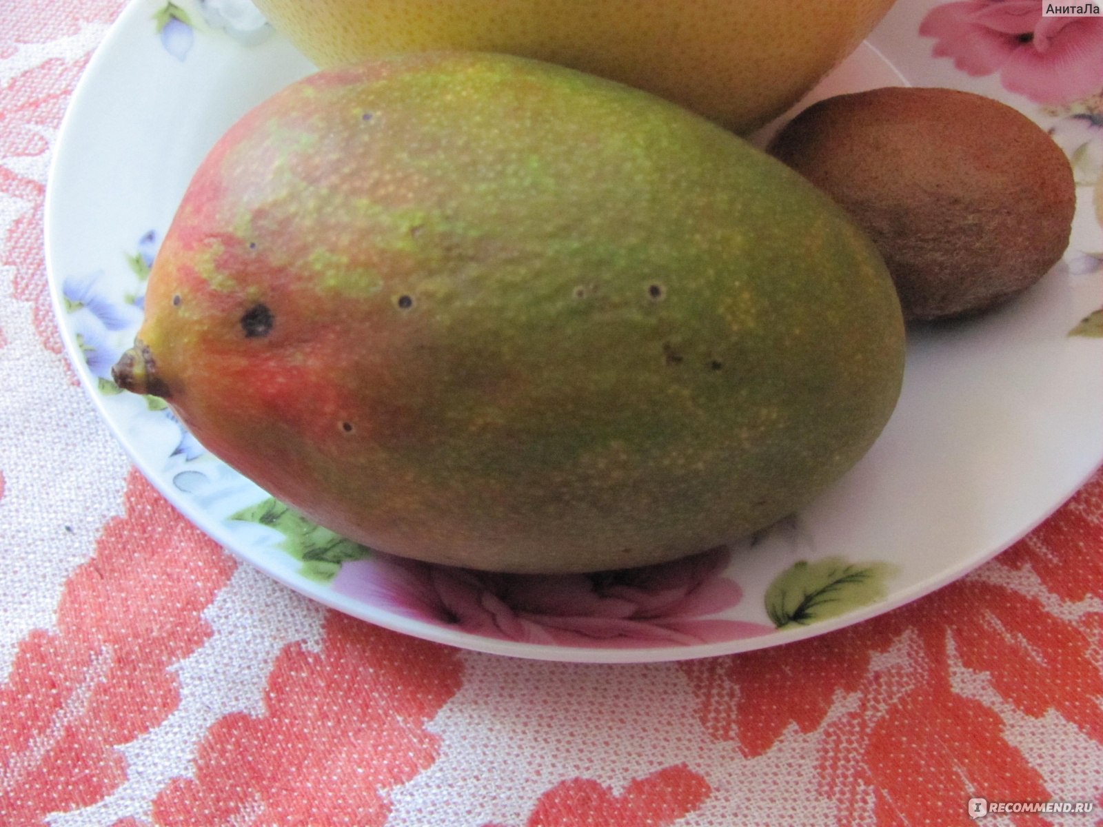 Манго фрукт полезные свойства и противопоказания. Манго Люкс фрукт. Манго зеленый витамин. Зеленый манго спелый. Манго в разрезе.