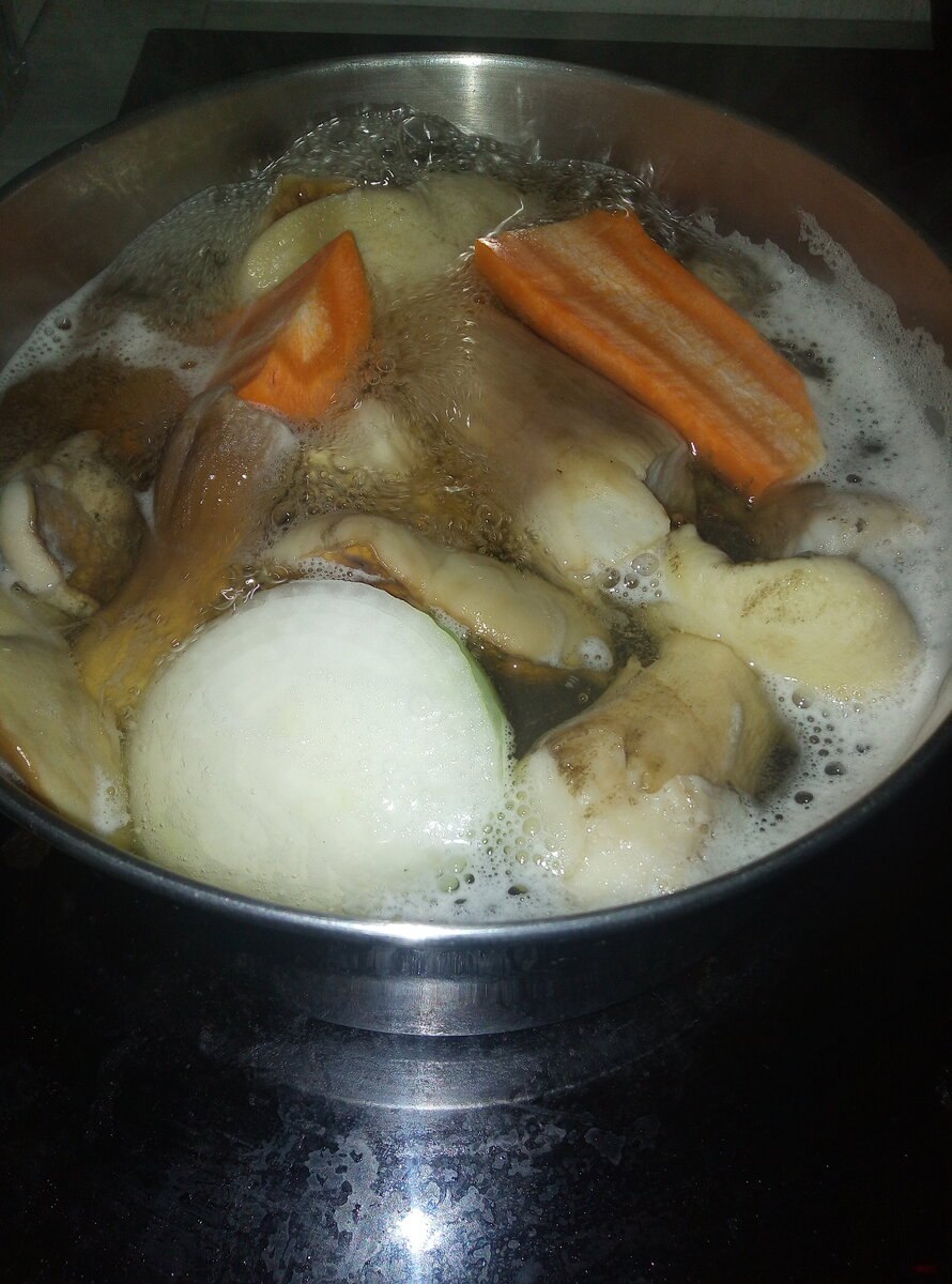 Луковица при варке грибов