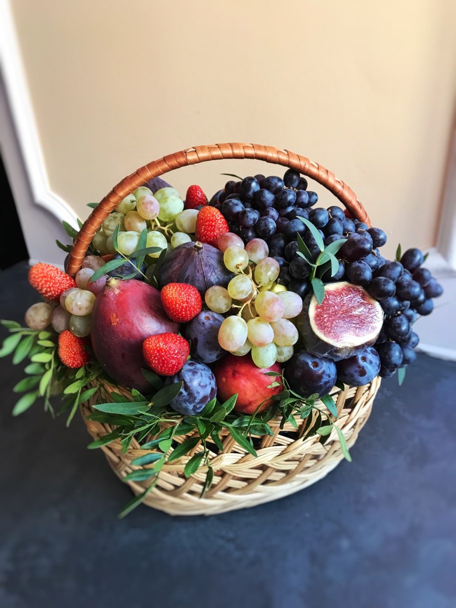 Фруктовый букет в корзинке