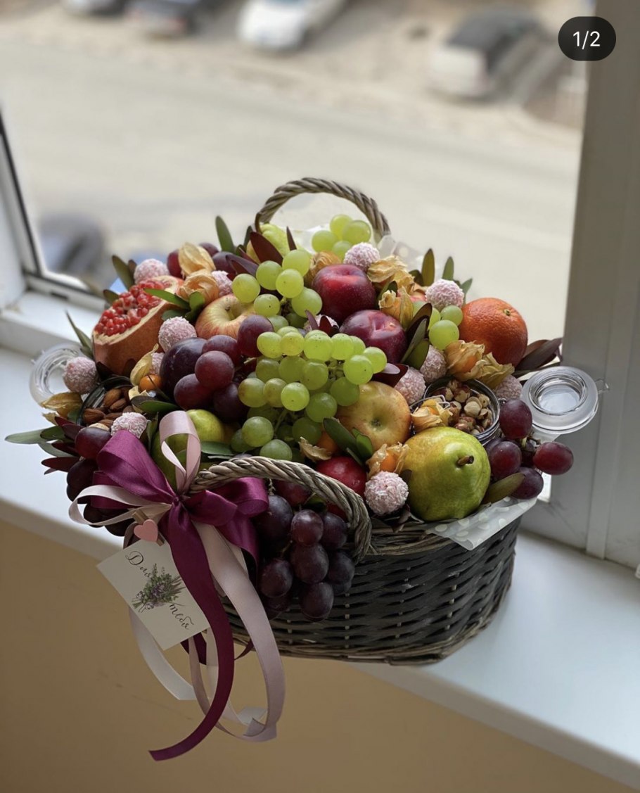Композиция из фруктов