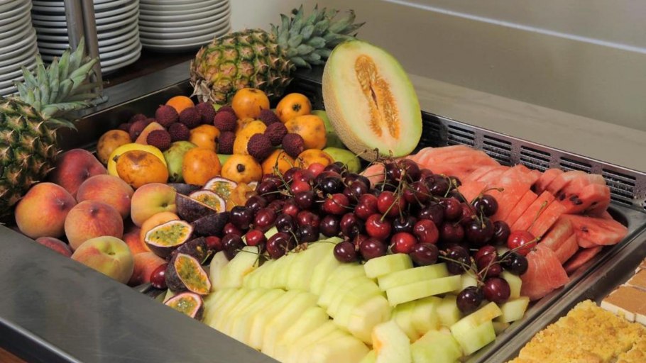 Абхазия мандарины на дереве