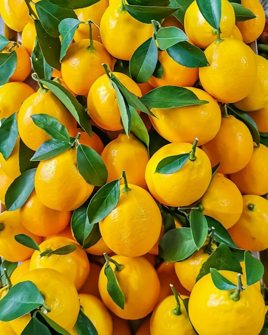 Маленький желтый фрукт