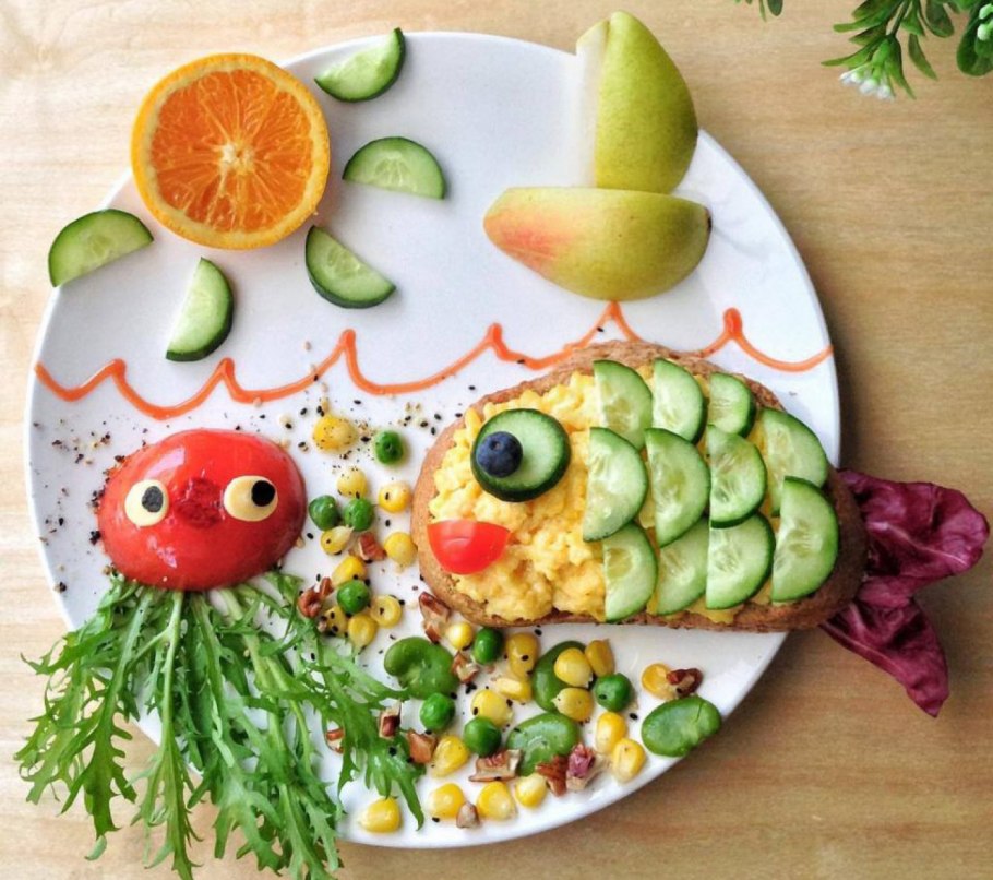 Нарезанные овощи украсить