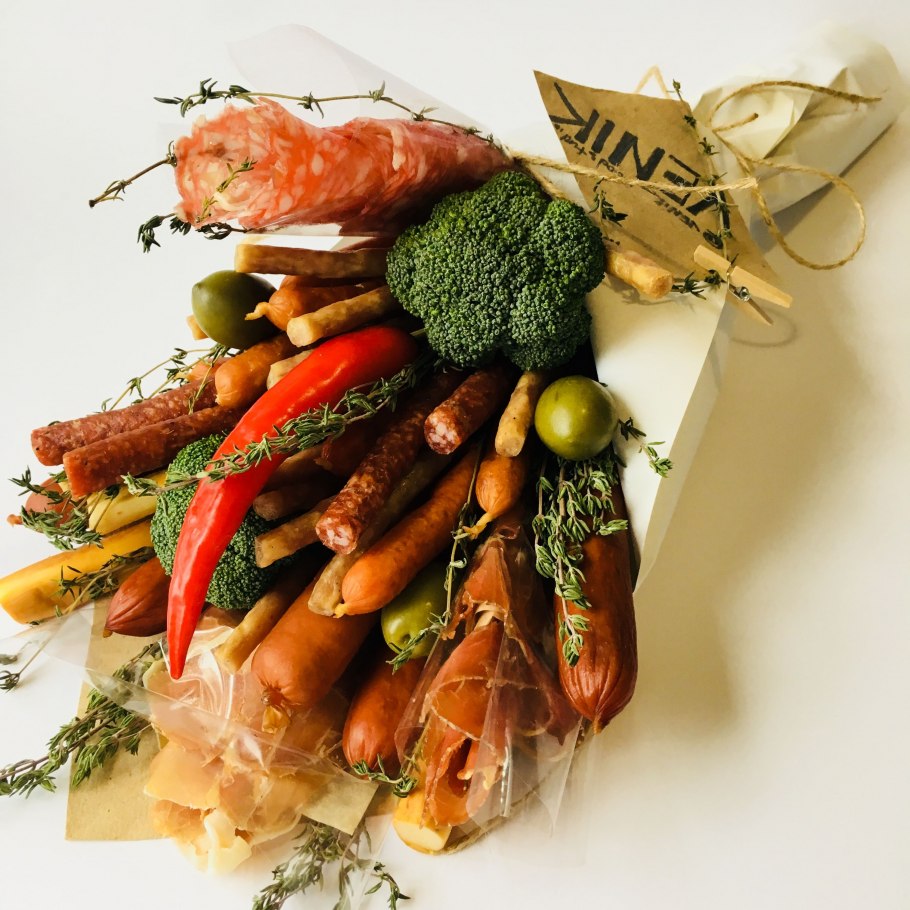 Колбасные букеты