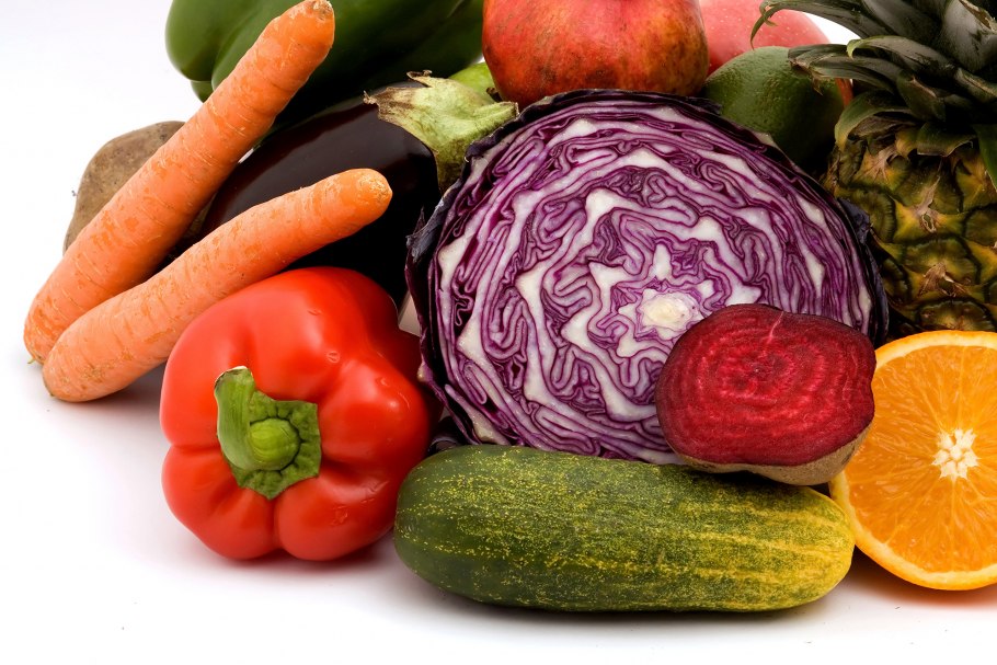 Цветные овощи и фрукты