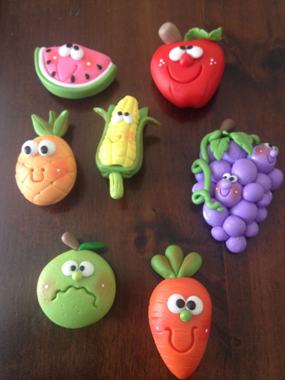 Веселые фрукты из пластилина