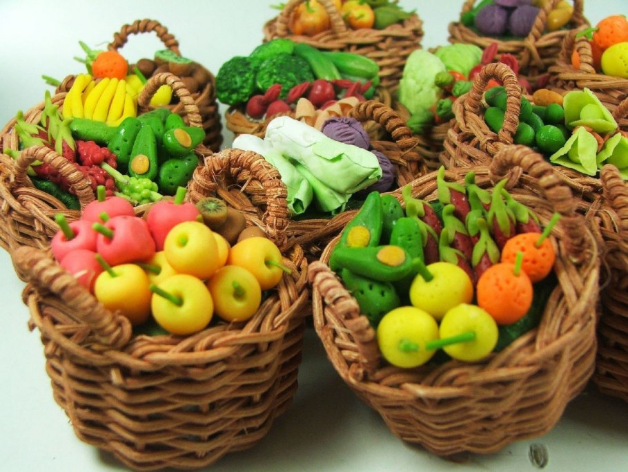 Корзина с фруктами из полимерной глины