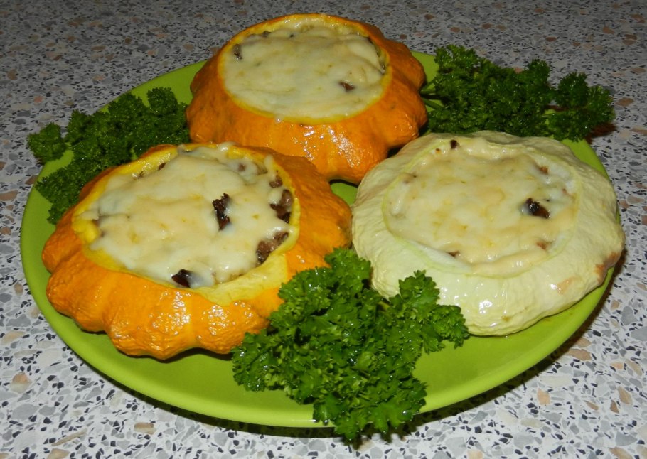 Патиссоны, фаршированные перловкой