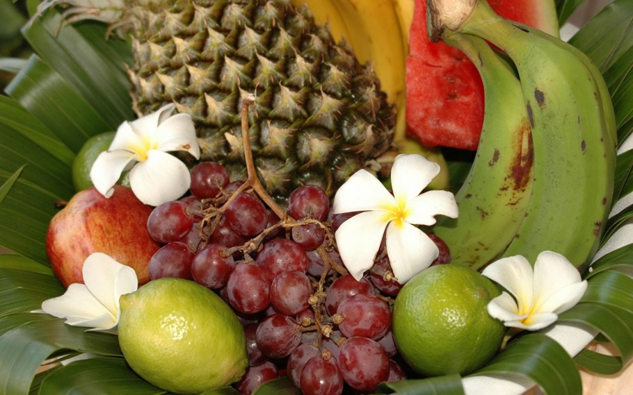 Тропические цветы и фрукты