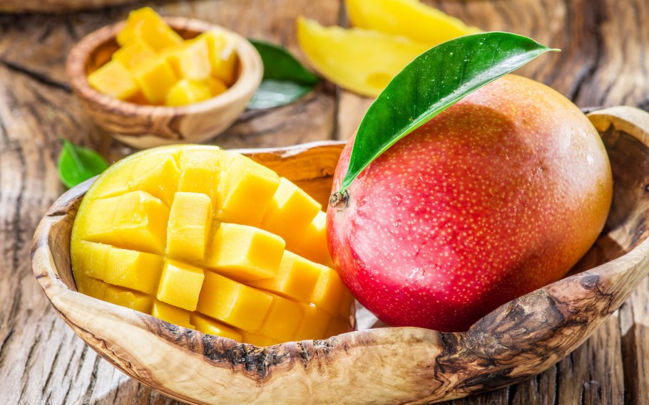 Тропические фрукты манго