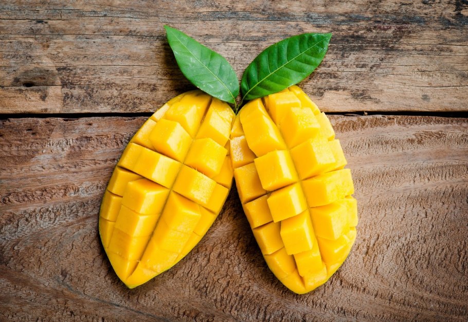 Тропические фрукты манго
