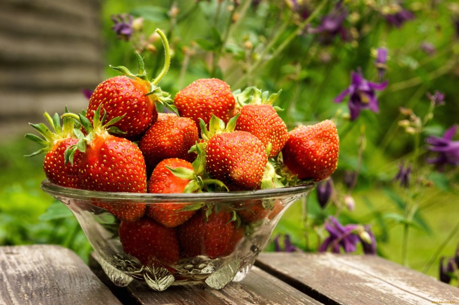 Фрукты клубника