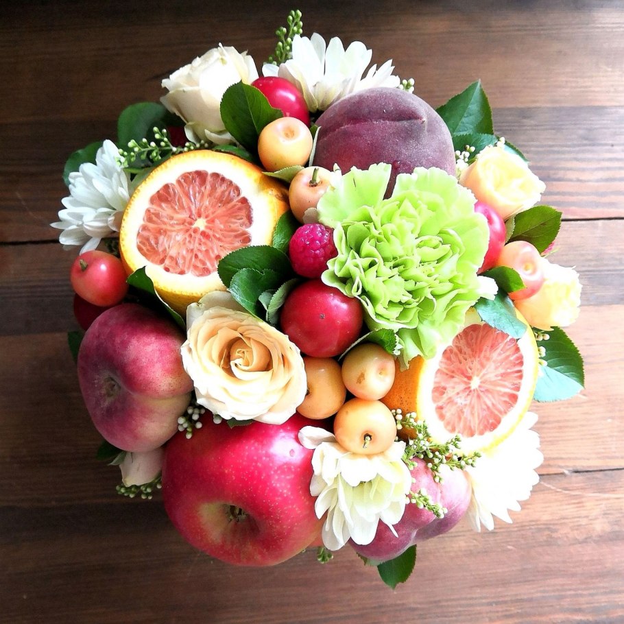 Радужные букеты из фруктов