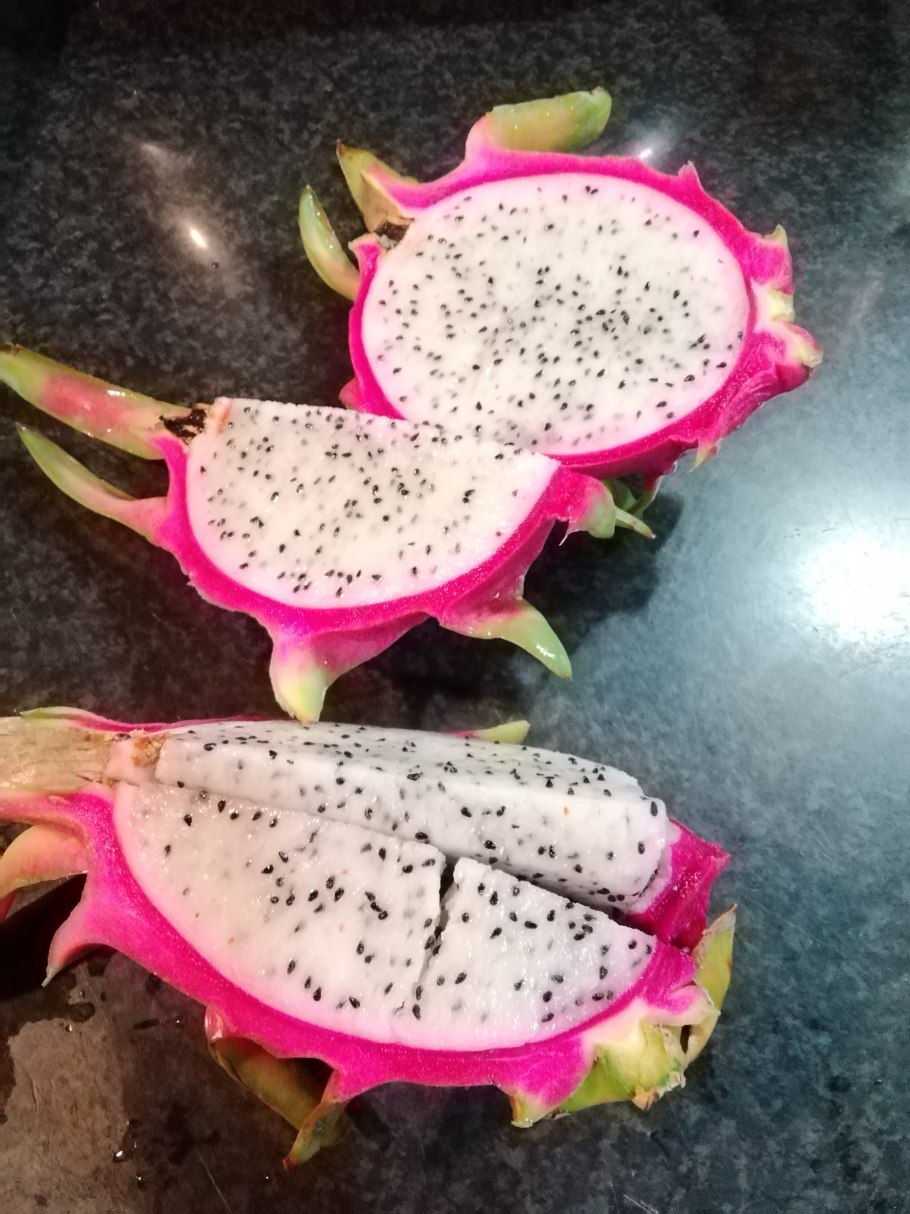 Розовый фрукт питахайя