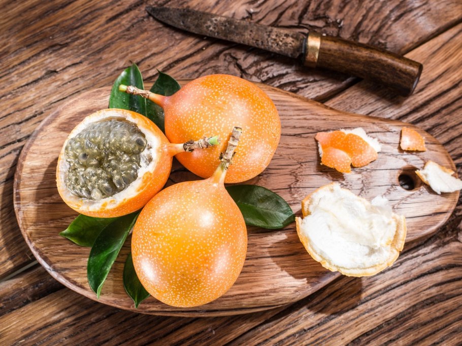 Тропический фрукт гранадилла