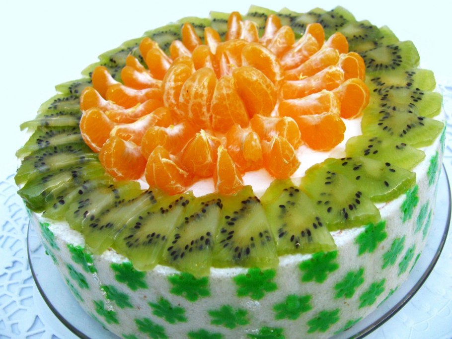 Фруктовое украшение торта