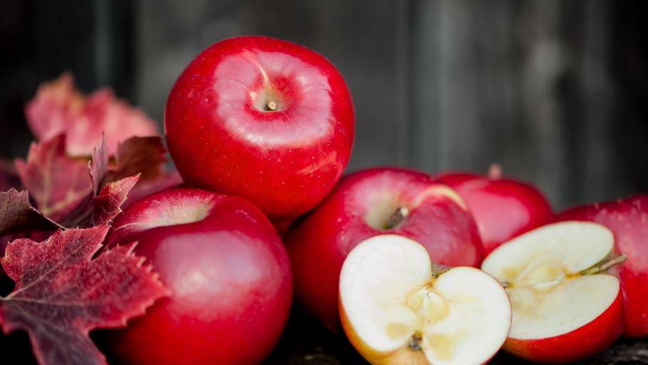 Красные фрукты