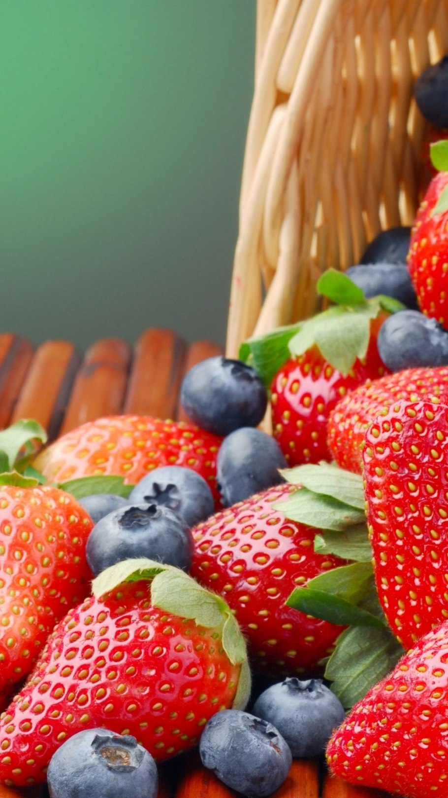 Сочные фрукты и овощи