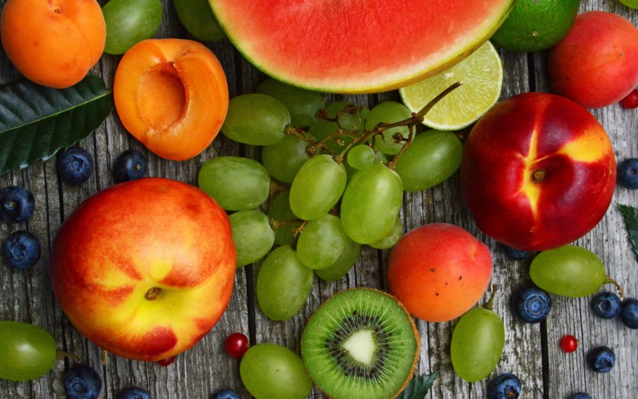 Яркие фрукты