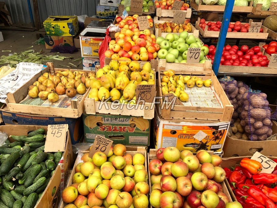Рынок овощи фрукты в селе