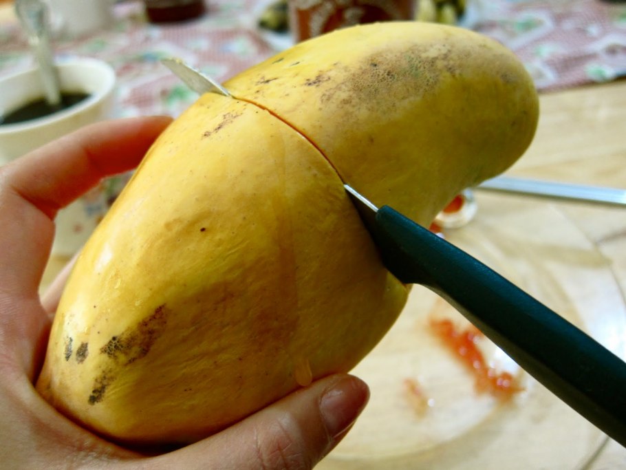 Манго с зеленой кожурой