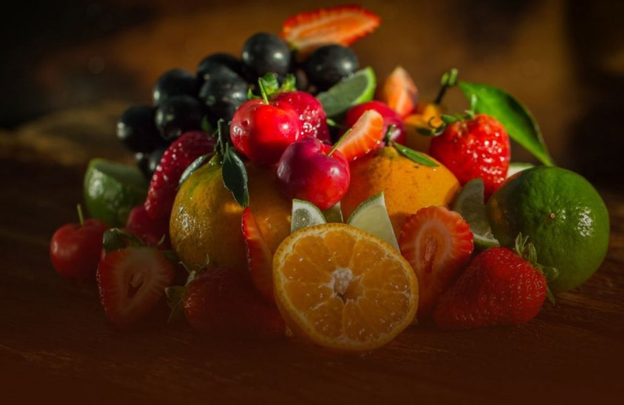 Красивые сочные фрукты