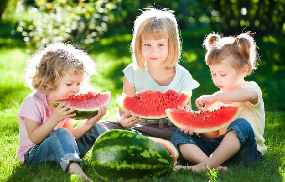 Фотосессия фрукты мама дочка