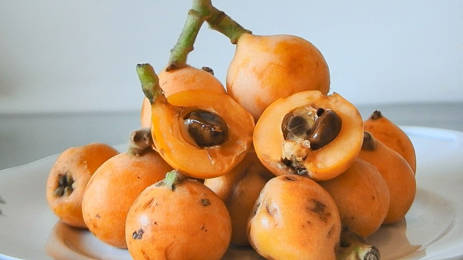 Loquat фрукт