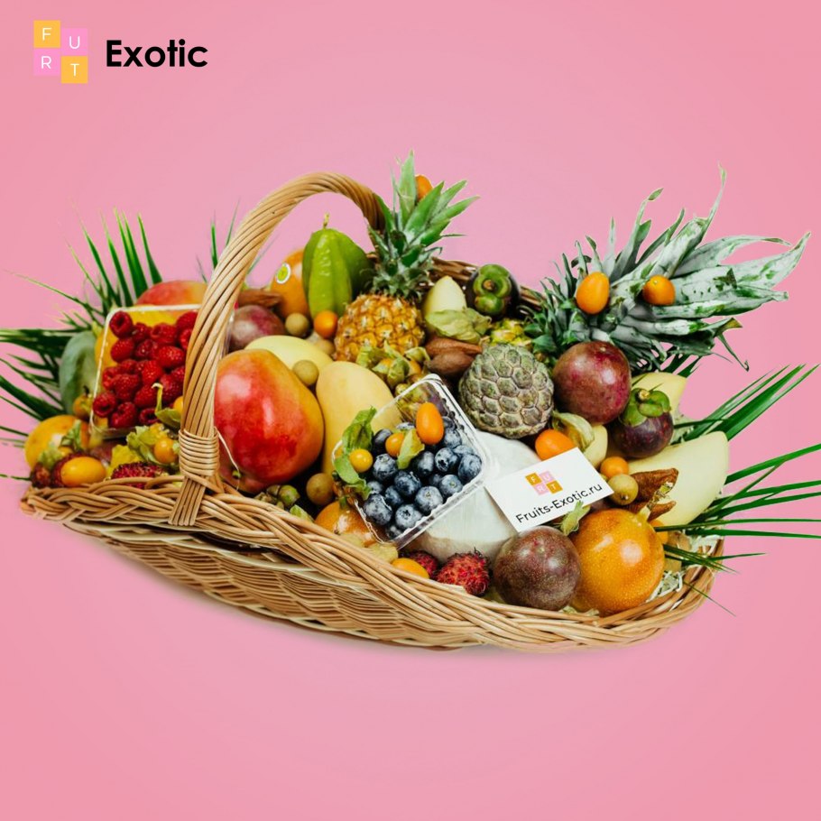 Корзина с фруктами и цветами