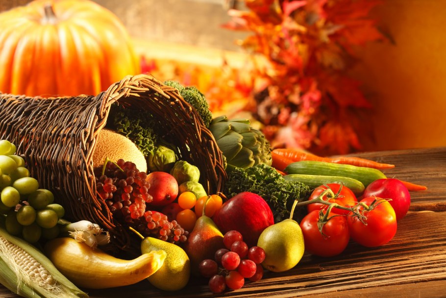 Изобилие фруктов и овощей